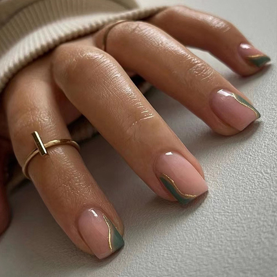 女性・女の子向けの短いつけ爪、ヌードカラーのスクエアネイルチ - Nail Art Fake のレビューと価格
