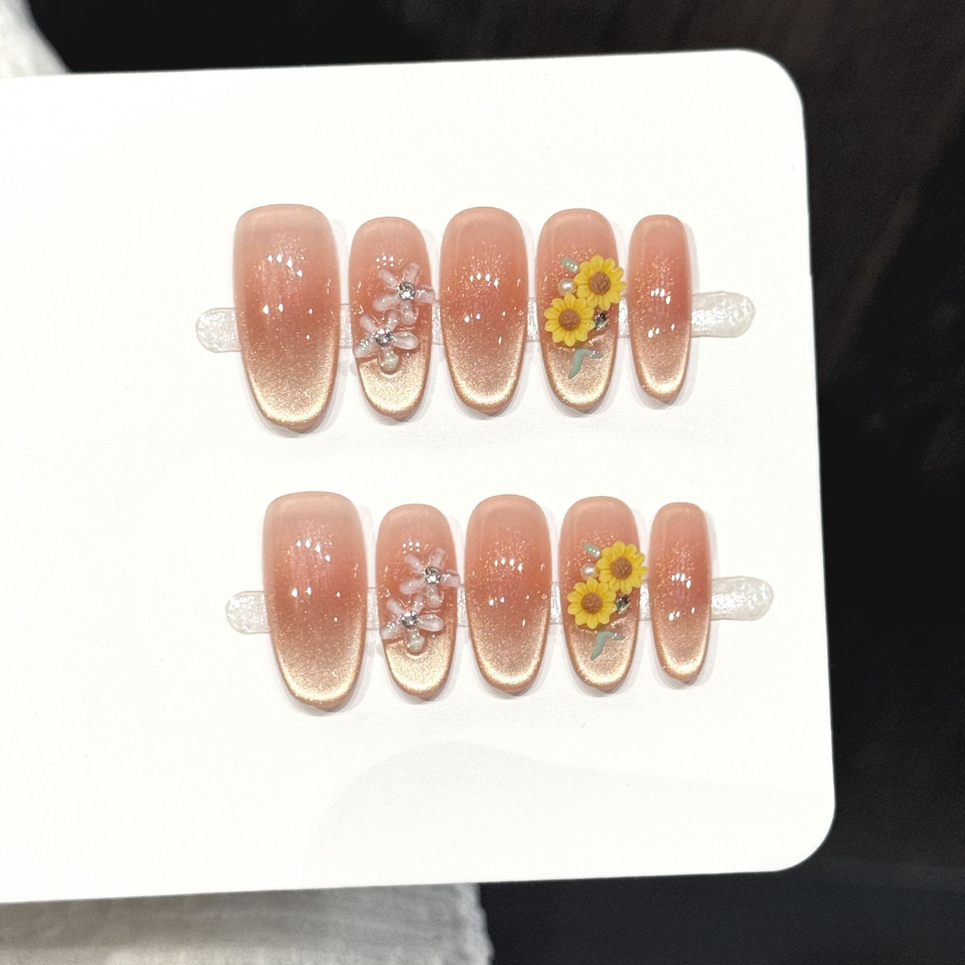 10個入りオーバル型ハンドメイドつけ爪、ドーパミンキャッツア - Nail Art Fake のレビューと価格