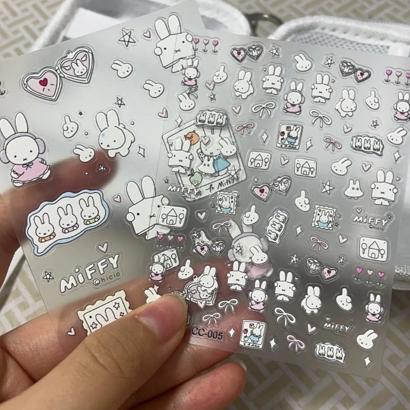 ミッフィー漫画ネイルステッカーアニメウサギ防水三次元エンボス - Nail Art Fake のレビューと価格